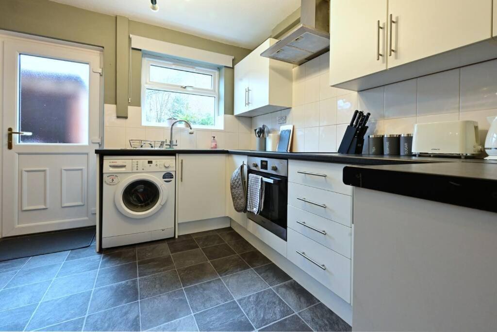 Reduced Rates For Weekly, Monthly And Longer Stays Durham Exteriör bild
